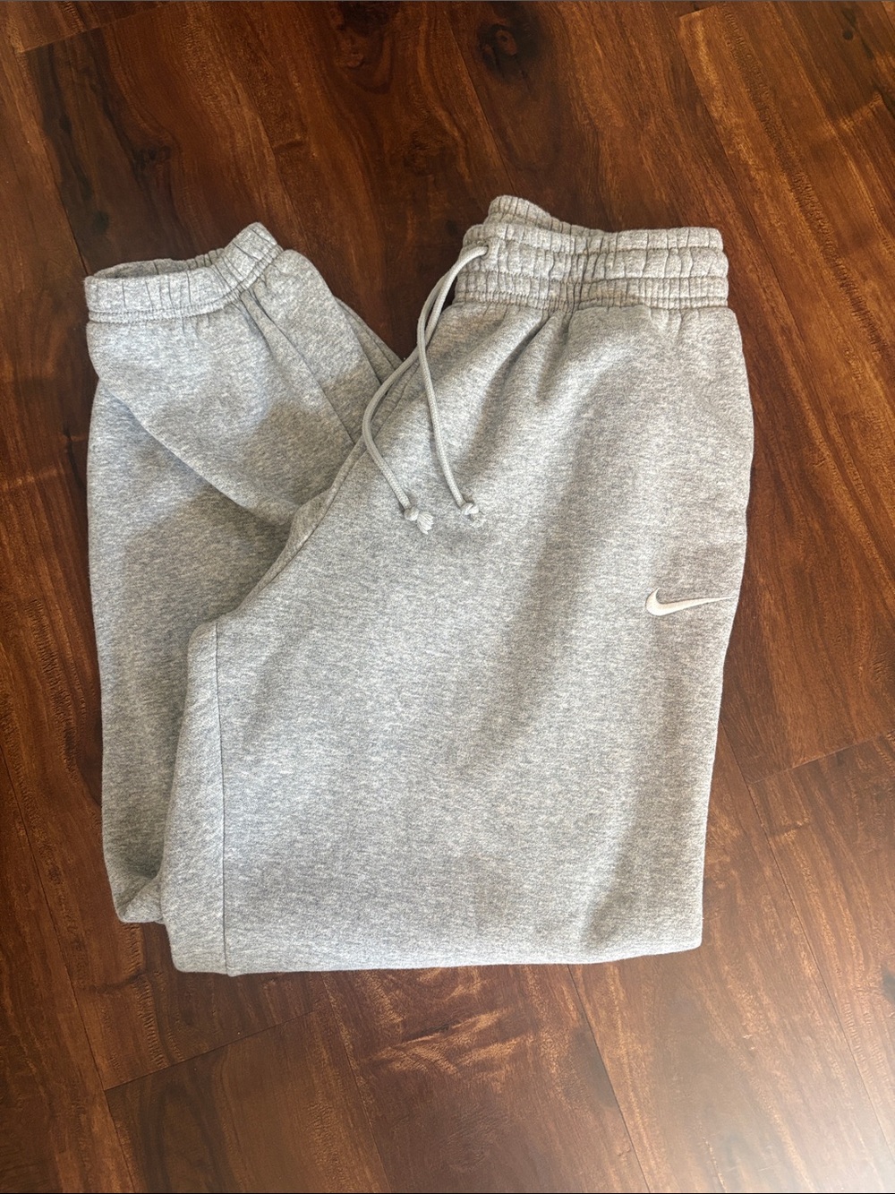 Nike Women’s Gray Heather Jogger Sweatpants- Medium